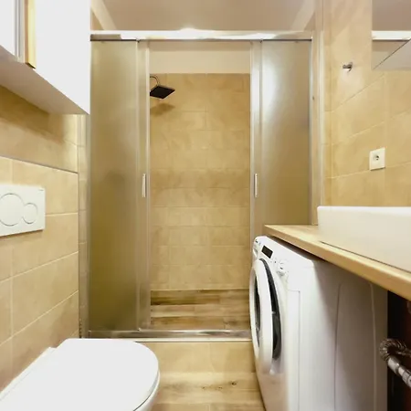 Yellow Sofa براتسيلافا