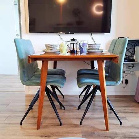 Apartamento Yellow Sofa