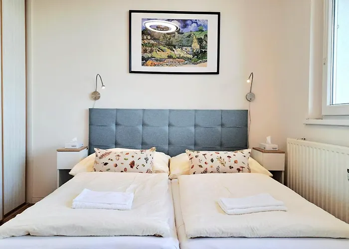 Appartement Yellow Sofa